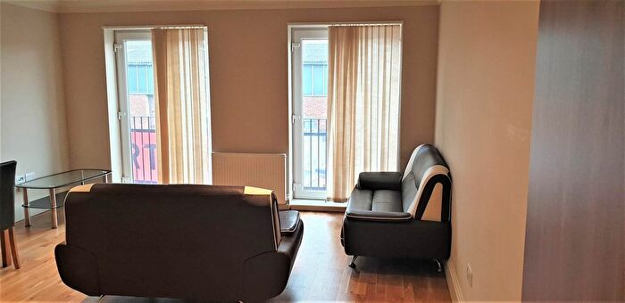 2 Bedroom Flat To Rent In Reet Gardens, Slough, SL1