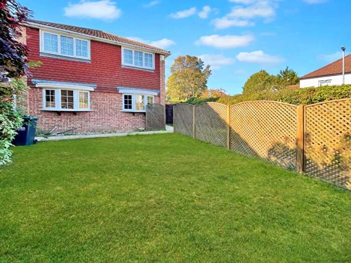 4 Bedroom Detached House For Sale In Marsh Road, Luton, Bedfordshire, LU3