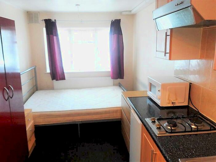 Studio To Rent In Caernarvon Close, Mitcham, London, CR4