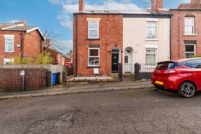 4 Bedroom End Of Terrace House For Sale In New Queen Street, Chesterfield, S41