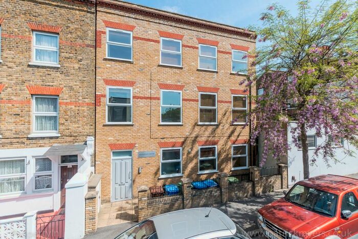 2 Bedroom Flat To Rent In Whateley Road, London, SE22