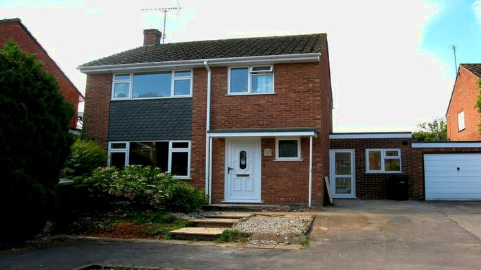 3 Bedroom Detached House To Rent In Elizabeth Close, Henley-On-Thames, RG9