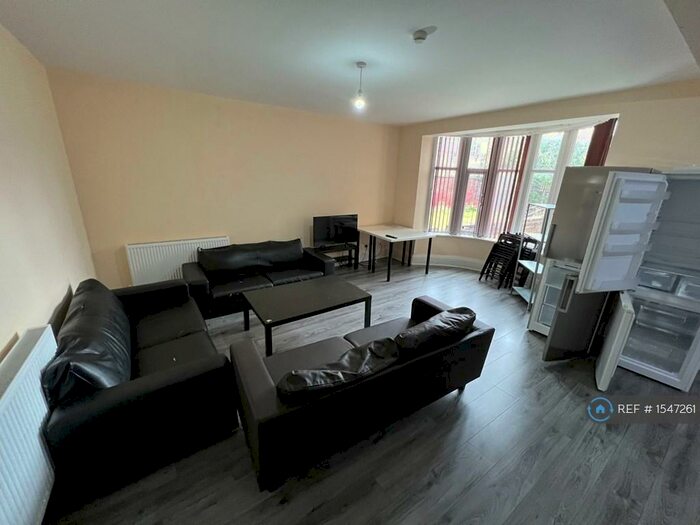 8 Bedroom Semi-Detached House To Rent In Egerton Road, Manchester, M14