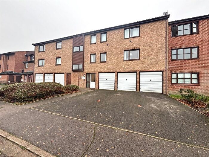 1 Bedroom Flat To Rent In Newcourt, Uxbridge, UB8