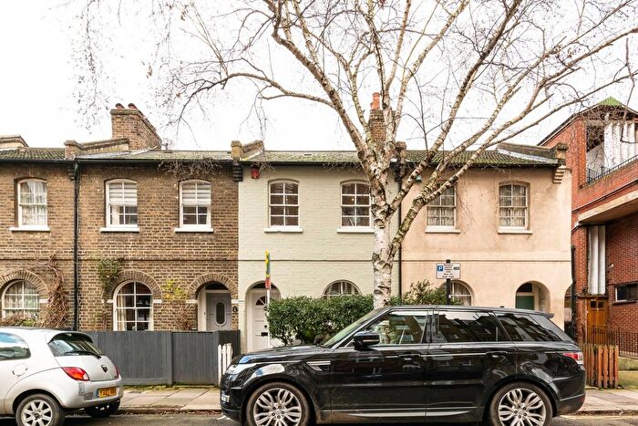 2 Bedroom Property To Rent In Chiswick Road, Chiswick, London, W4