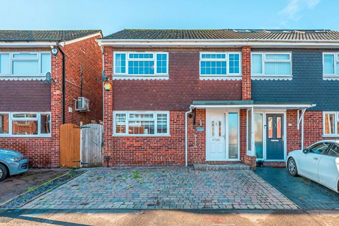 3 Bedroom Semi Detached House For Sale In Coniston Close, Dartford, Kent, DA1