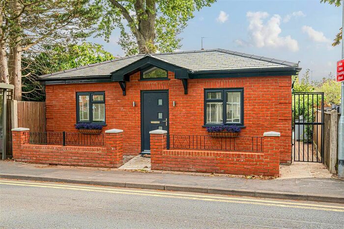 1 Bedroom Detached Bungalow For Sale In Dukes Ride, Crowthorne, Berkshire, RG45