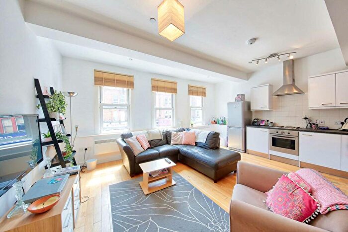 3 Bedroom Flat To Rent In Balham High Road, London, SW12