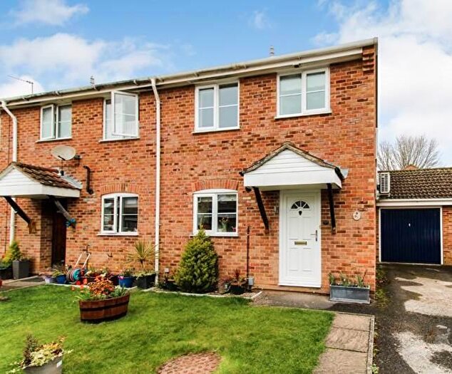 3 Bedroom End Of Terrace House To Rent In Danvers Close, Thatcham, RG19