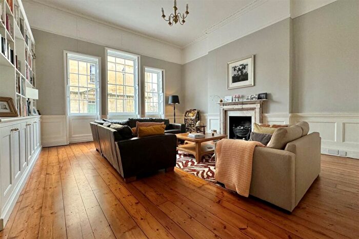 3 Bedroom Flat To Rent In Upper Church Street, Bath, BA1