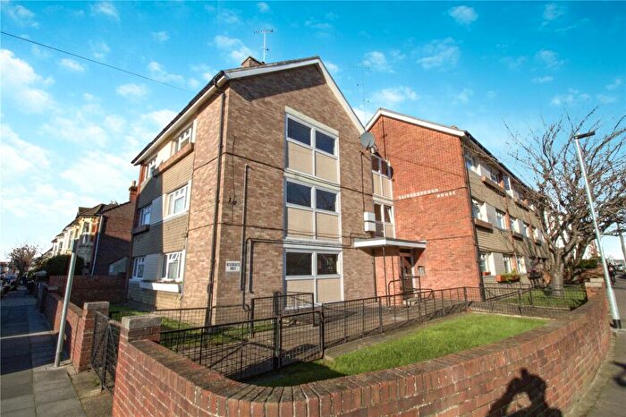 1 Bedroom Flat To Rent In St. Ronans Road, Southsea, Hampshire, PO4