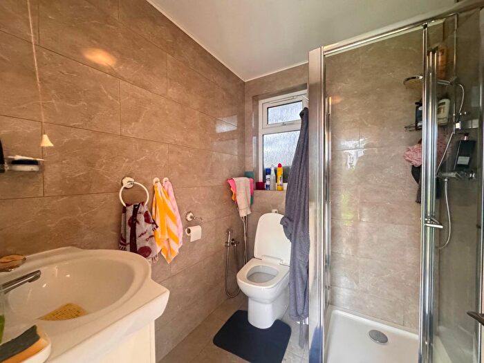 1 Bedroom Bungalow To Rent In Forty Lane, Wembley, HA9