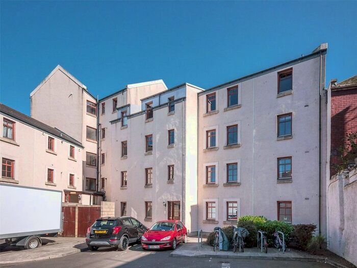 2 Bedroom Flat To Rent In East Cromwell Street, Edinburgh, EH6