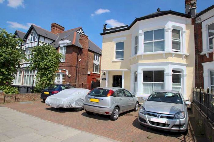 2 Bedroom Flat To Rent In High Road, Whetstone, London, N20