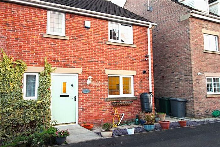 2 Bedroom Semi-Detached House To Rent In Roberts Grove, Sheffield, S26