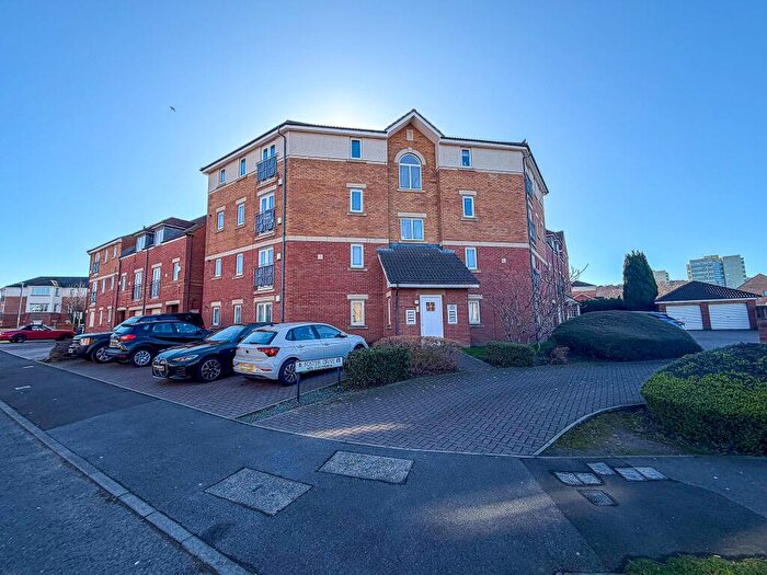 2 Bedroom Apartment For Sale In Foster Drive, St. James Village, Gateshead, NE8