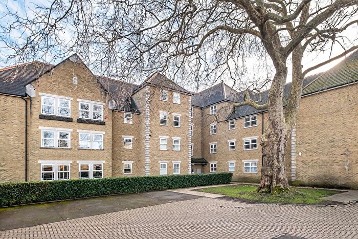 2 Bedroom Flat To Rent In Stott Close, London, SW18