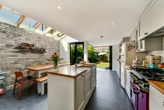 3 Bedroom Terraced House To Rent In Baring Street, Islington, N1