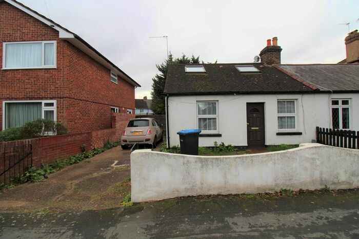 4 Bedroom Semi-Detached Bungalow To Rent In Bond Street, Englefield Green, Egham, TW20