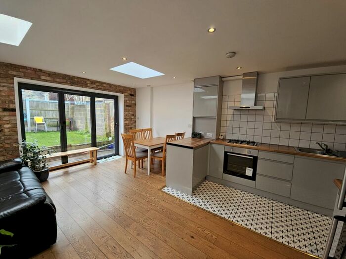 5 Bedroom Semi-Detached House To Rent In Ranelagh Road, London, E15