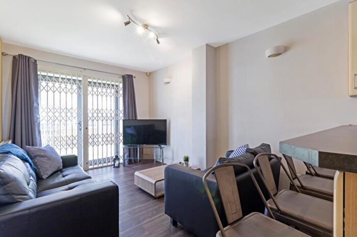 4 Bedroom House To Rent In Bentley Lane, Leeds, LS6