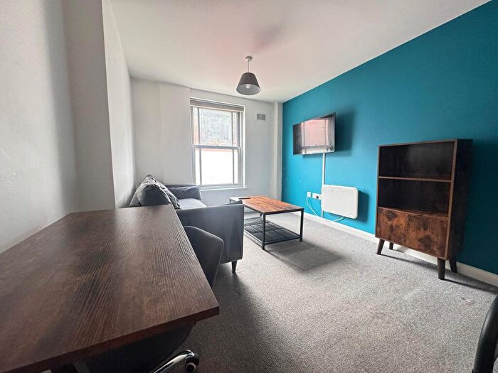 1 Bedroom Flat To Rent In Bed Student Flat // Jul, LN2