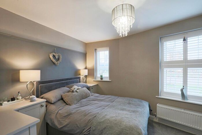 2 Bedroom Apartment For Sale In White Lias Way, Upper Lighthorne, Leamington Spa, CV33