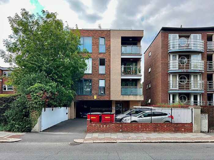 1 Bedroom Flat To Rent In Station Road, New Barnet, London, EN5