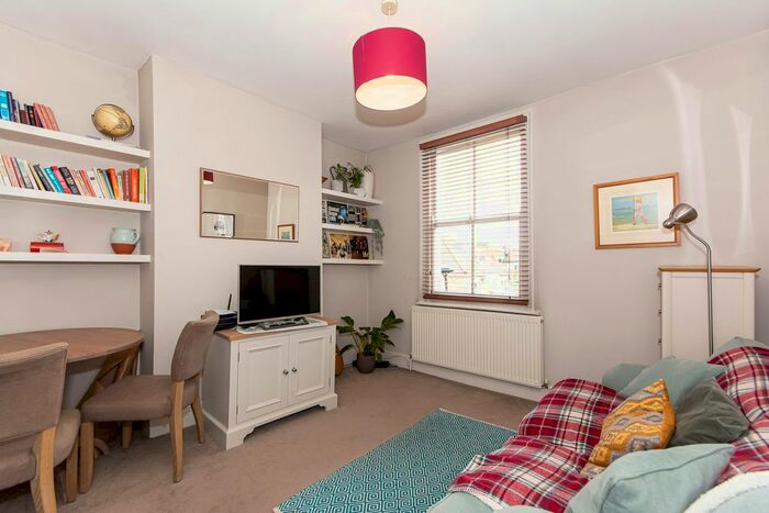 2 Bedroom Flat To Rent In Mackay Road, London, SW4