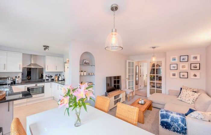 2 Bedroom Flat To Rent In Melcombe Street, Marylebone, London, NW1