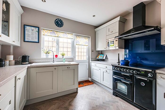2 Bedroom Detached Bungalow For Sale In Oak Road, Rochford, SS4