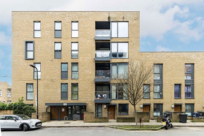 2 Bedroom Flat To Rent In Tewkesbury Road, West Ealing, W13