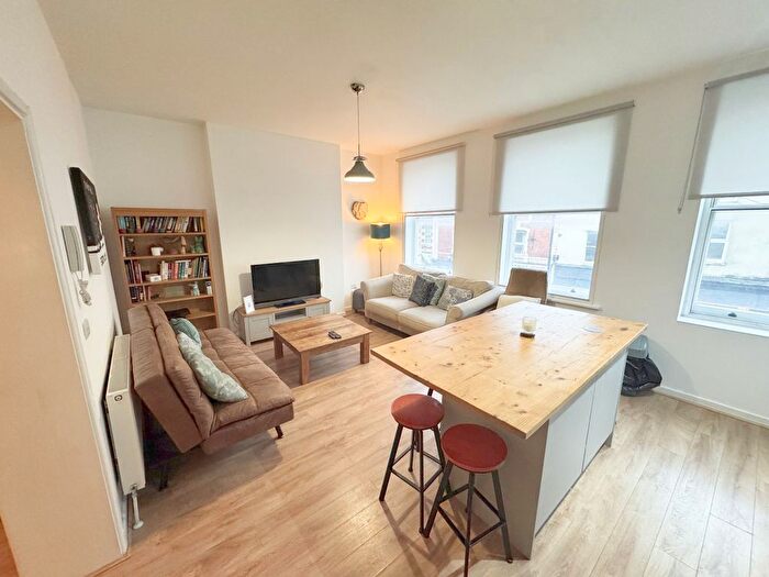 3 Bedroom Flat To Rent In Flat, A West Street, St. Philips, Bristol, BS2