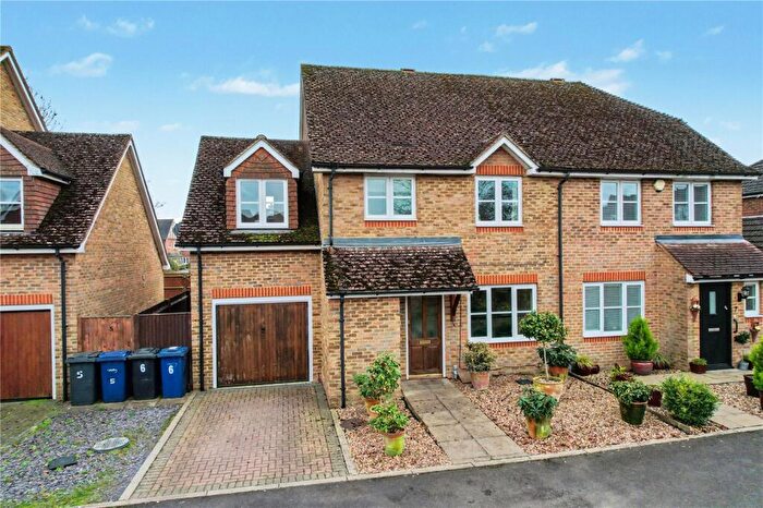 4 Bedroom Semi-Detached House For Sale In Green Croft, Badshot Lea, Farnham, Surrey, GU9
