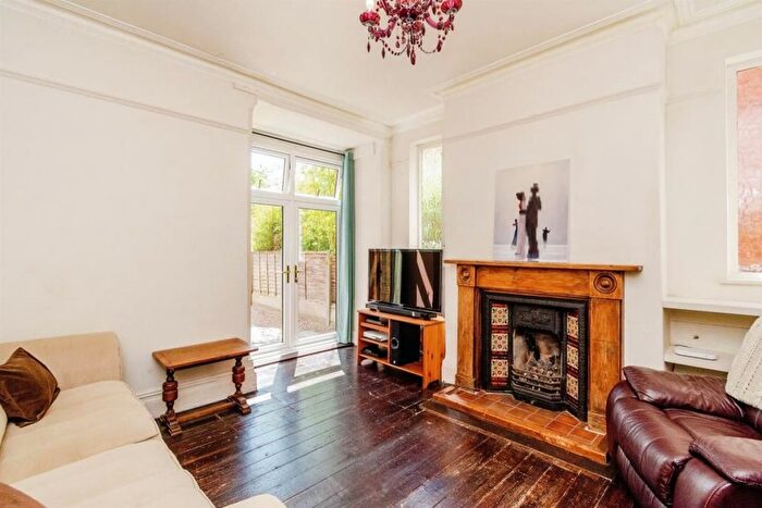 4 Bedroom Semi-Detached House For Sale In Birmingham Road, Walsall, WS5