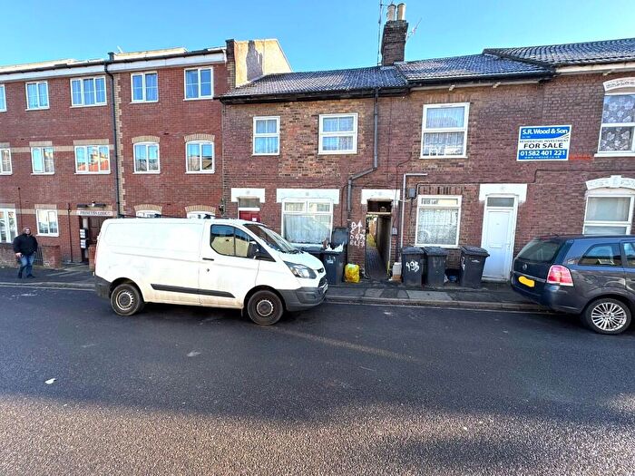 3 Bedroom Flat To Rent In Princess Street, Luton, Bedfordshire, LU1