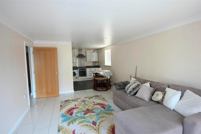 2 Bedroom Flat To Rent In Brightwen Grove, Stanmore, HA7