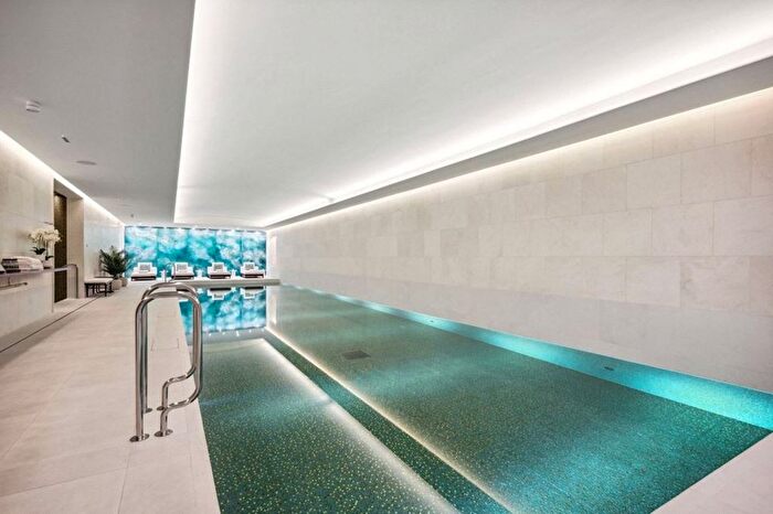 3 Bedroom Flat To Rent In Kensington High Street, London, W14