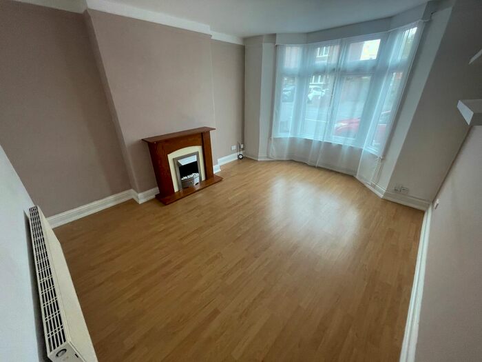 1 Bedroom Maisonette To Rent In Hallam Street, West Bromwich, B71