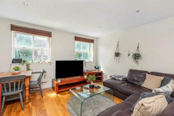 1 Bedroom Flat To Rent In Upper Richmond Road West, East Sheen, SW14