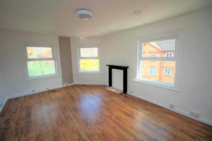 2 Bedroom Flat To Rent In Commercial Road, Bedford, MK40