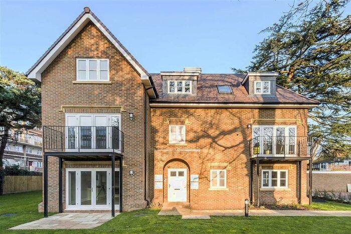 1 Bedroom Flat To Rent In Upper Teddington Road, Hampton Wick, Kingston Upon Thames, KT1