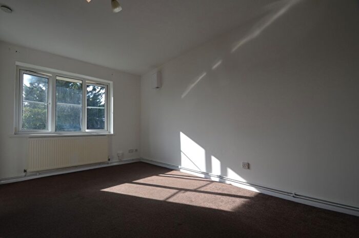 1 Bedroom Flat To Rent In Windsor Park Road, Hayes, UB3