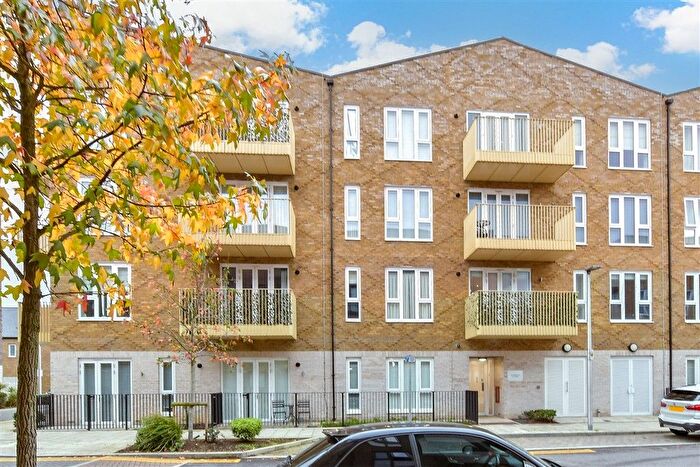 2 Bedroom Flat For Sale In Corys Road, Rochester, Kent, ME1