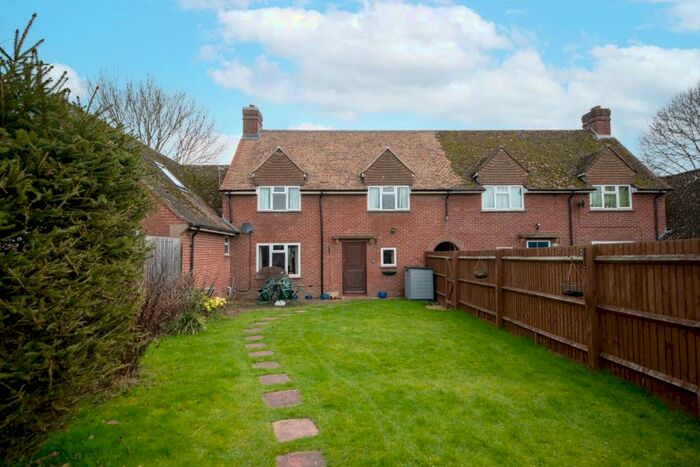 3 Bedroom Terraced House For Sale In Woodleys, Ecchinswell, Newbury, RG20