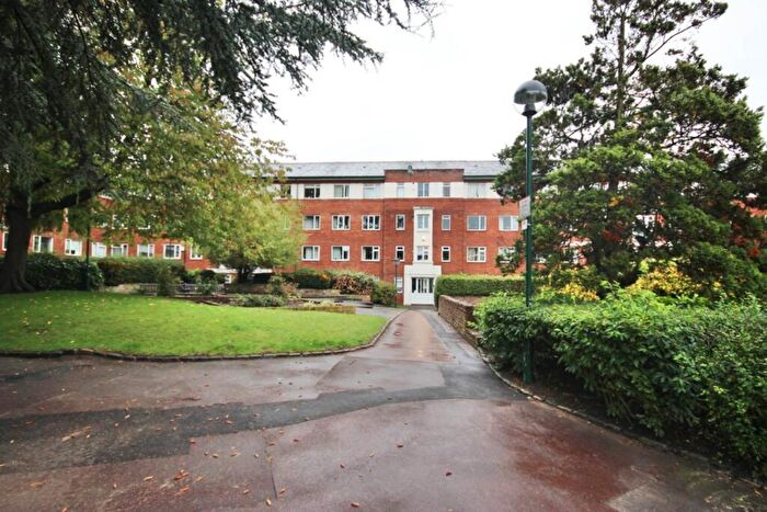 2 Bedroom Apartment For Sale In Eccles New Road, Salford, M5