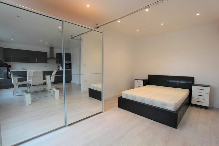 Studio To Rent In Bull Lane, Edmonton, N18