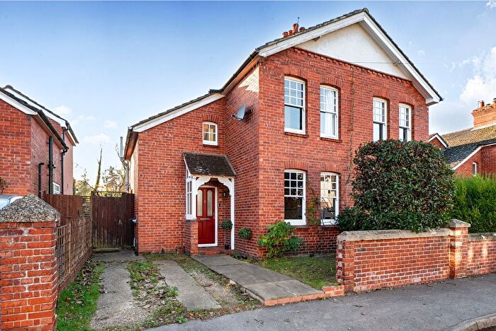 3 Bedroom Semi Detached House For Sale In Eastwood Road, Bramley, GU5