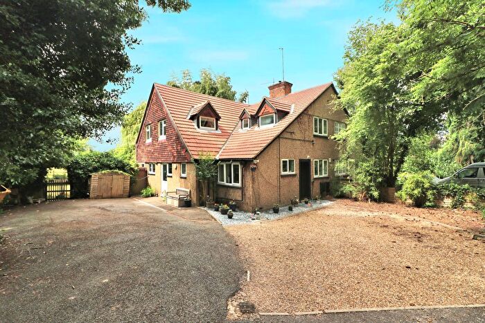 5 Bedroom Semi-Detached House For Sale In Lemsford Village, Welwyn Garden City, AL8