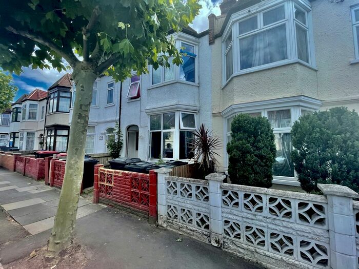 1 Bedroom Studio To Rent In Caithness Road, CR4